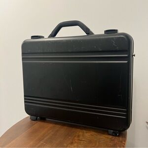 Matias Armour Hard Shell Briefcase laptop bag Black